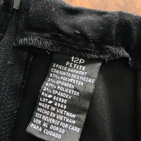 Two piece suit - Picture 2 of 6